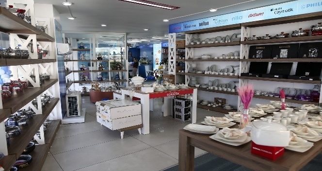 Vatandaş, AVM yerine cadde mağazalarını tercih ediyor Vatandaş, AVM yerine cadde mağazalarını tercih ediyor