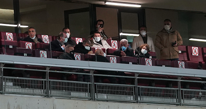 Süper Kupa’da taraftarlar yerini aldı